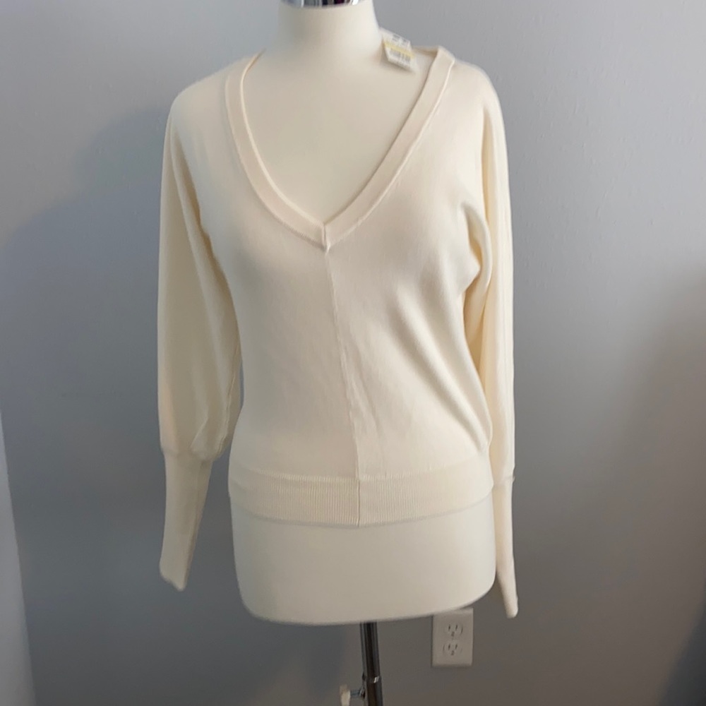 V neck balloon sleeve sweater